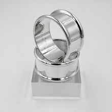 Load image into Gallery viewer, Napkin ring by Hart Silversmiths
